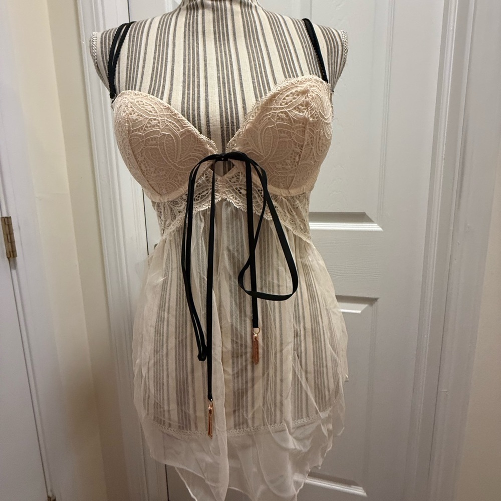 Victorias Secret Lace Babydoll Lingerie in Cream Bra Top 36B NWOT